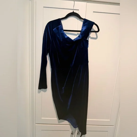 Lavish Alice Velvet One-Shoulder Asymmetrical Dress - Picture 2 of 6